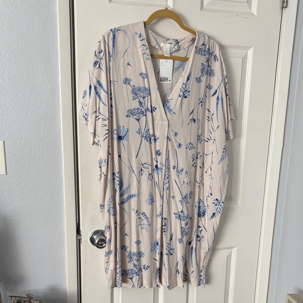 H&M V Neck Caftan Dress in a Cream and Blue floral print